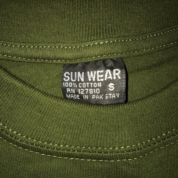 2 T-Shirts - Picture 4 of 10